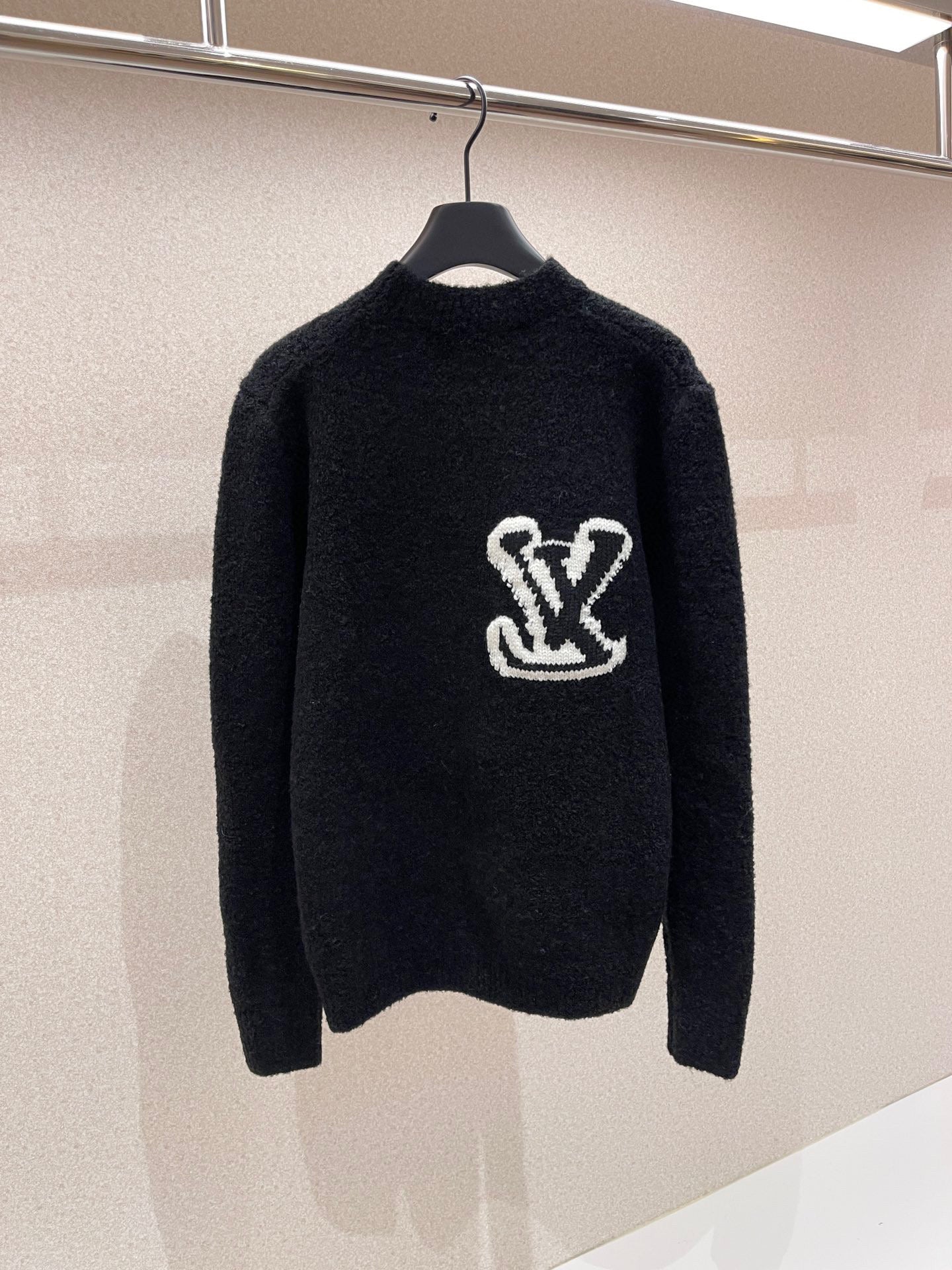 Sneakersfeet+ L&V sweater