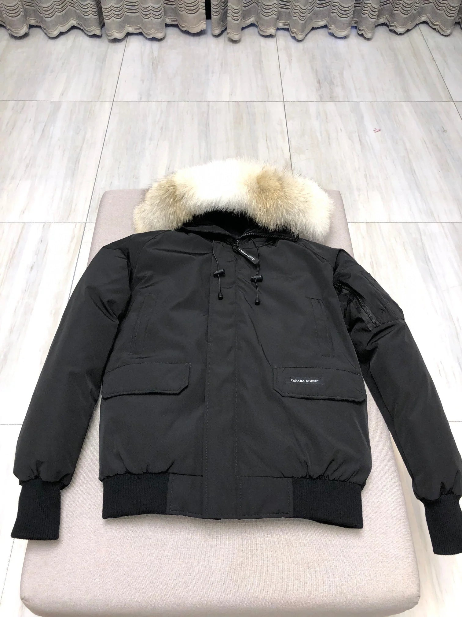 Sneakersfeet+ Canada-Goose Jacket