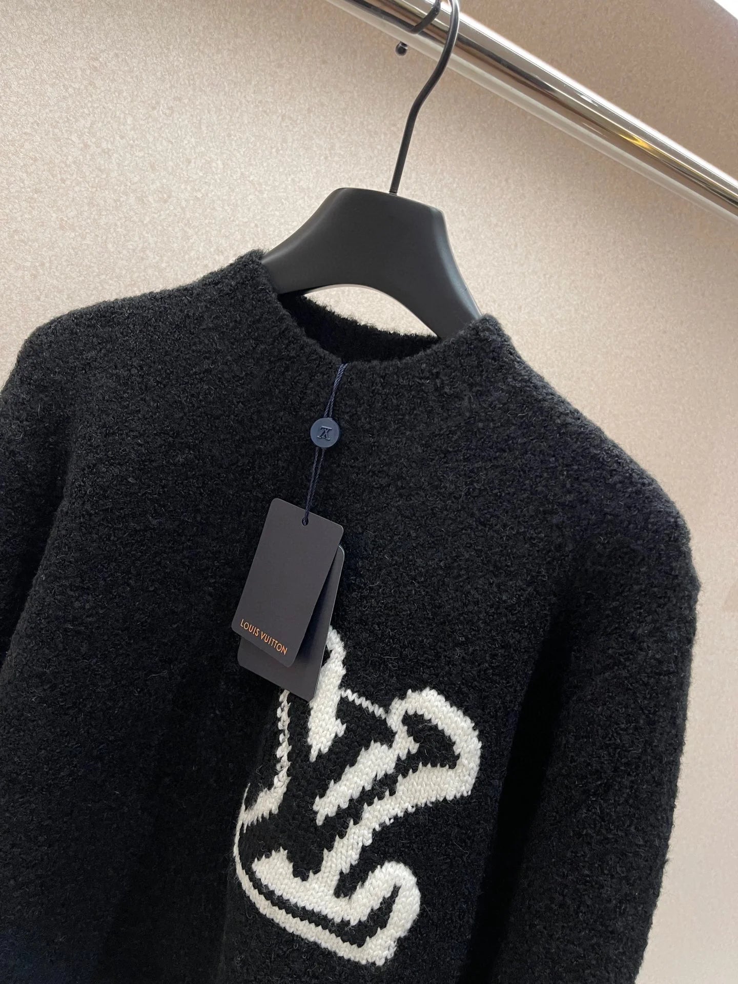 Sneakersfeet+ L&V sweater